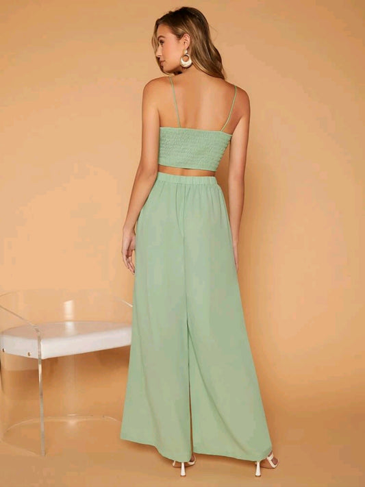 Conjunto de pantalon de pierna ancha, con top de tirantes corto