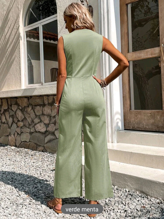 Enterizo unicolor con botones delanteros, sin cinturon