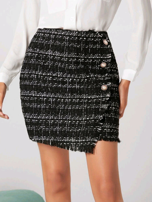 Falda de talle alto con patron de cuadros, con boton tweed, con cierre