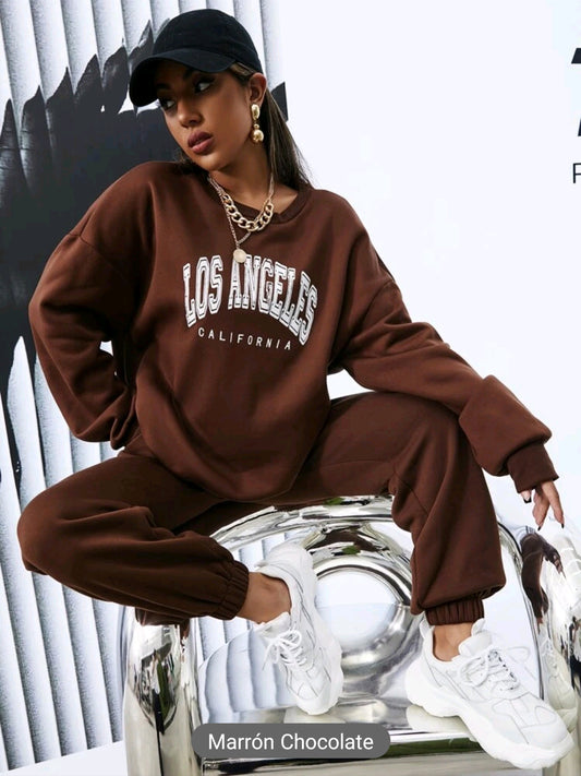 Conjunto deportivo con estampado de letra