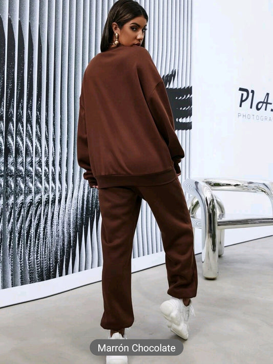 Conjunto deportivo con estampado de letra