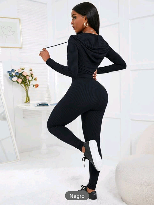 Conjunto deportivo tejido de canale, con cierre y capucha