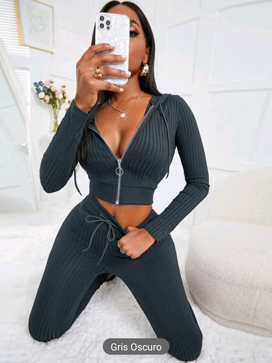 Conjunto deportivo tejido de canale, con cierre y capucha