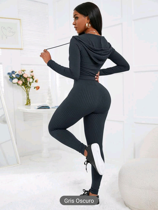 Conjunto deportivo tejido de canale, con cierre y capucha