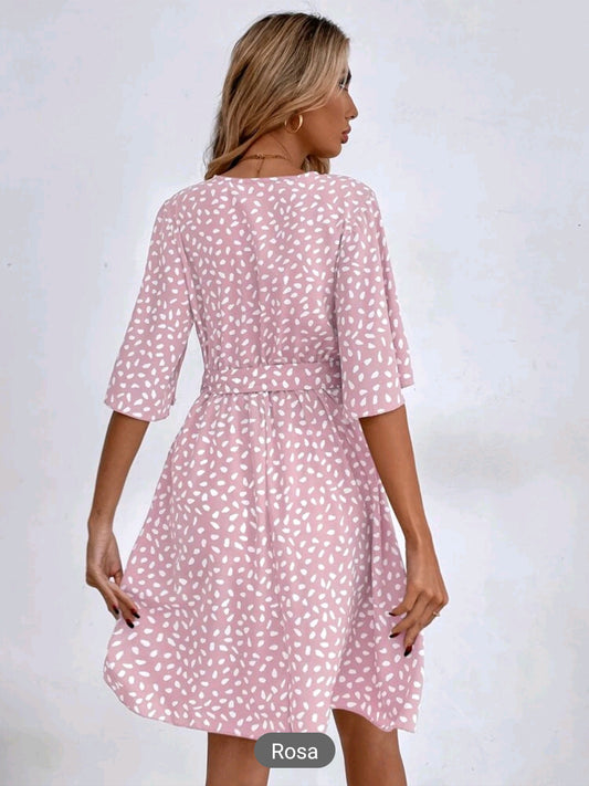 Vestido con cinturon, de estampado de petalos