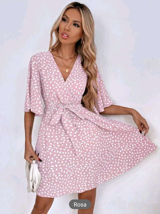 Vestido con cinturon, de estampado de petalos