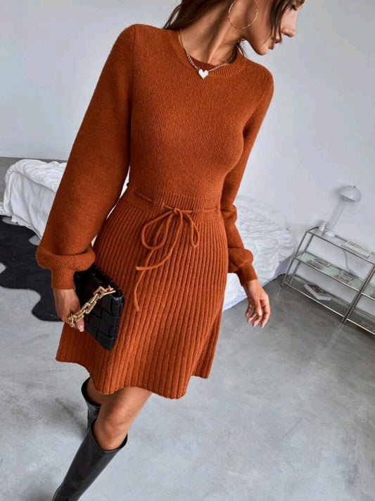 Vestido sueter tejido de canale, cuello redondo con cinturon