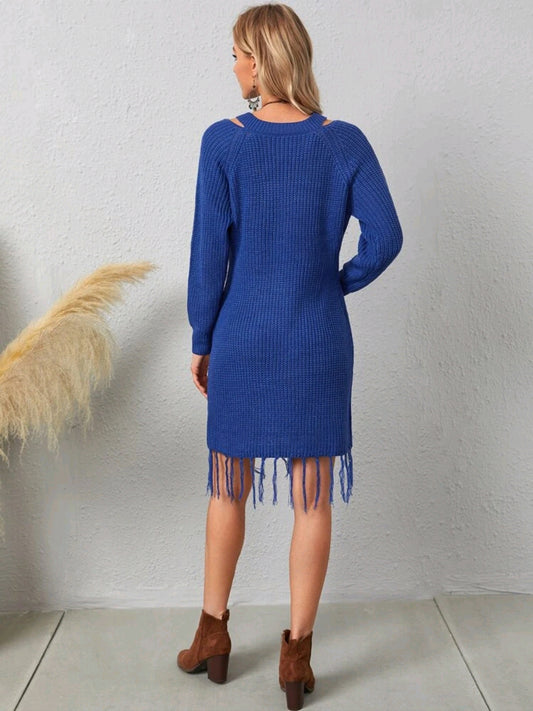 Vestido tejido con flecos, con abertura en mangas