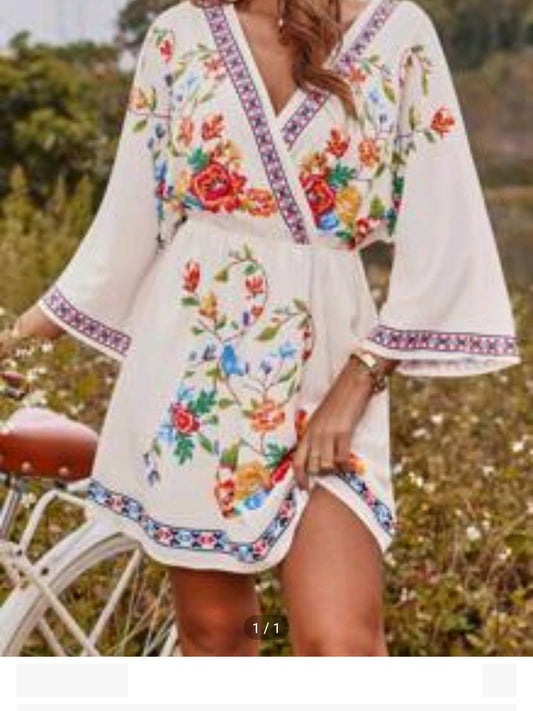 Vestido con estampado geometrico floral, de cuello cruzado