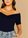 Cargar la imagen en la vista de la galería, Blusa unicolor de hombros descubiertos
