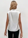 Cargar la imagen en la vista de la galería, Blusa unicolor de saten
