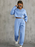 Cargar la imagen en la vista de la galería, Conjunto deportivo unicolor, sueter crop top
