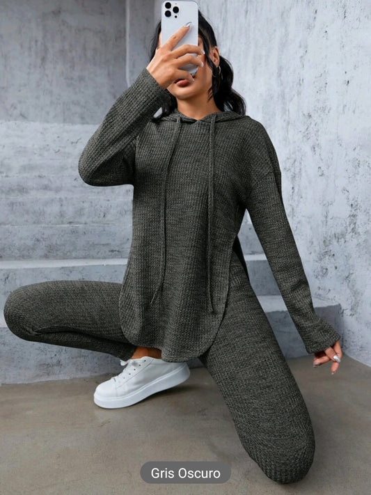 Conjunto deportivo tejido, sueter con abertura y cordon